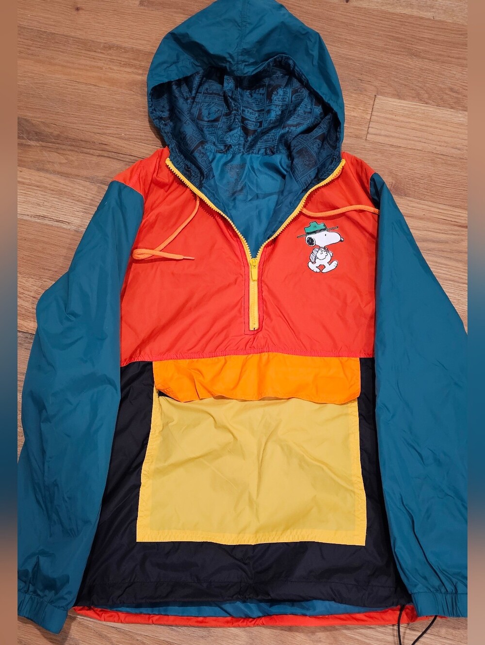 Adorable Peanuts Snoopy color-blocked windbreaker jacket in size XS!